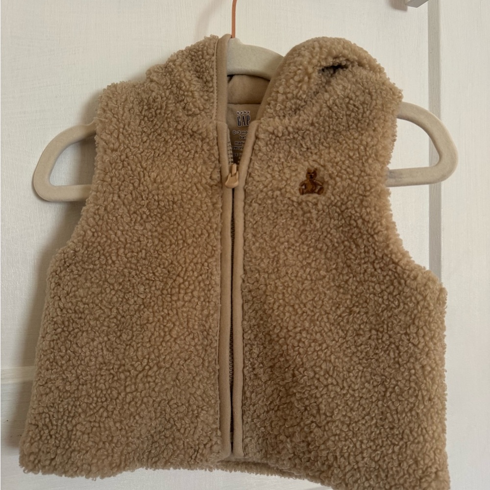 GAP Teddy Sherpa Vest in Camel Brown
